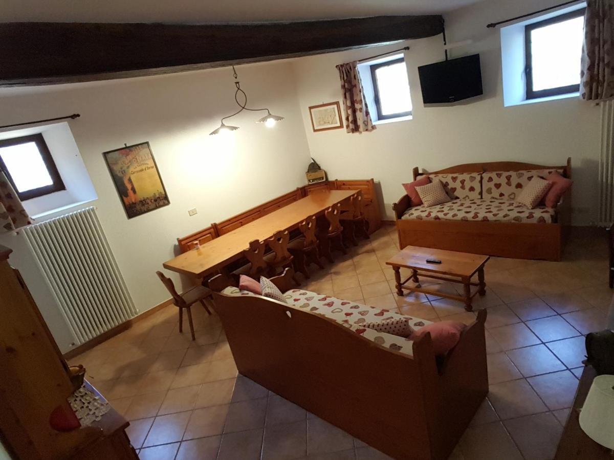 Montalto Dora La Taverna Di Tony Bed & Breakfast エクステリア 写真