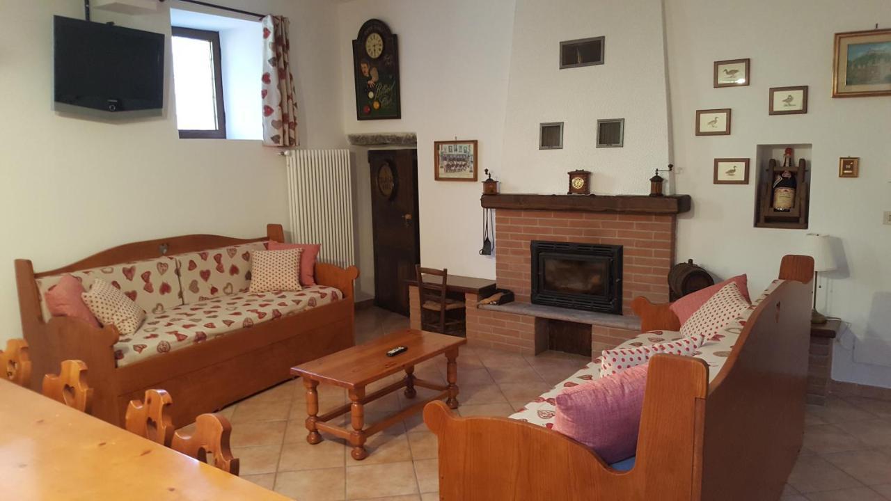 Montalto Dora La Taverna Di Tony Bed & Breakfast エクステリア 写真