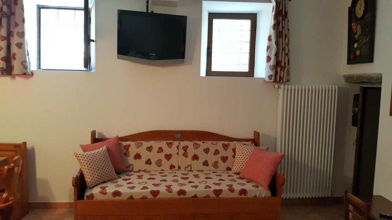 Montalto Dora La Taverna Di Tony Bed & Breakfast エクステリア 写真
